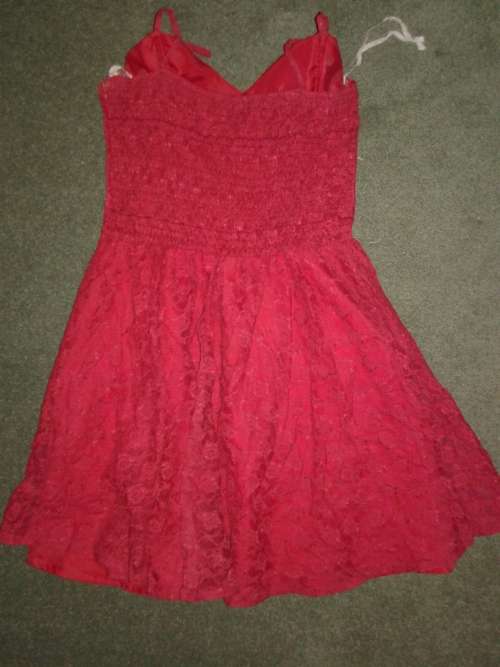 LADIES RED LACE COCKTAIL DRESS SIZE M (32-34)