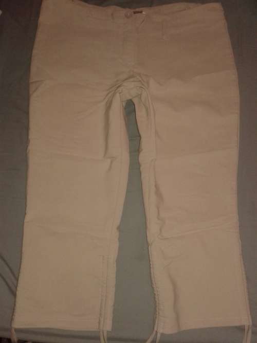 LADIES 3/4 BEIGE PANTS SIZE 36