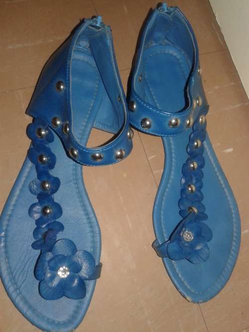 LADIES BLUE SANDALS SIZE 8