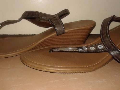 LADIES BROWN WEDGE SANDAL - SIZE 8
