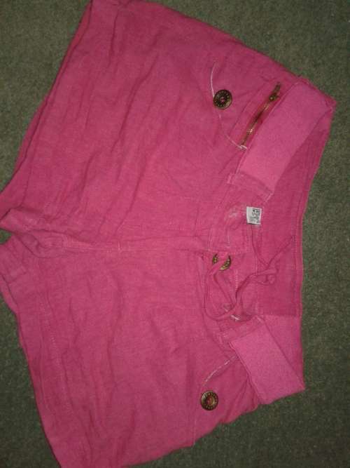 LADIES PINK SHORTS - SIZE 32
