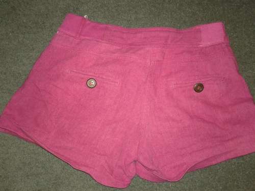LADIES PINK SHORTS - SIZE 32