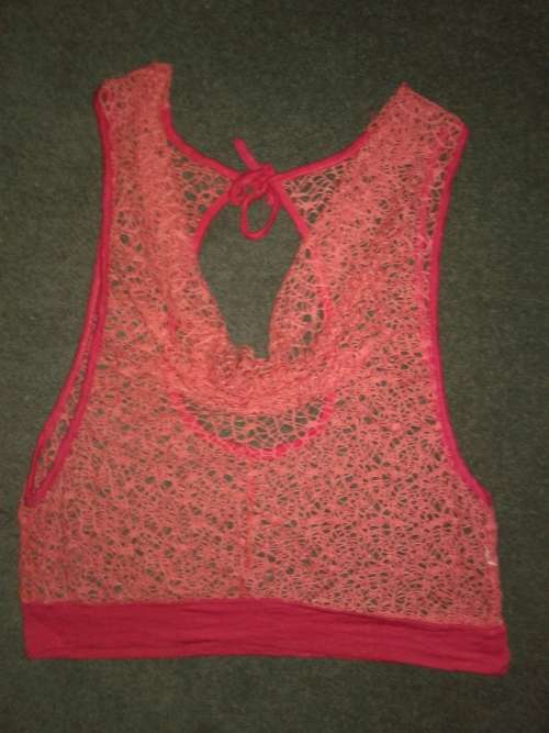 LOVELY LADIES PEACH COLOR TOP - SIZE 32 / 34