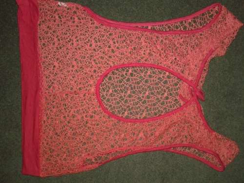LOVELY LADIES PEACH COLOR TOP - SIZE 32 / 34