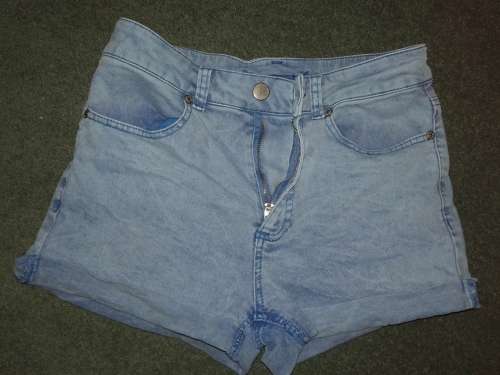 LADIES DENIM SHORTS TO FIT SIZE 32/34