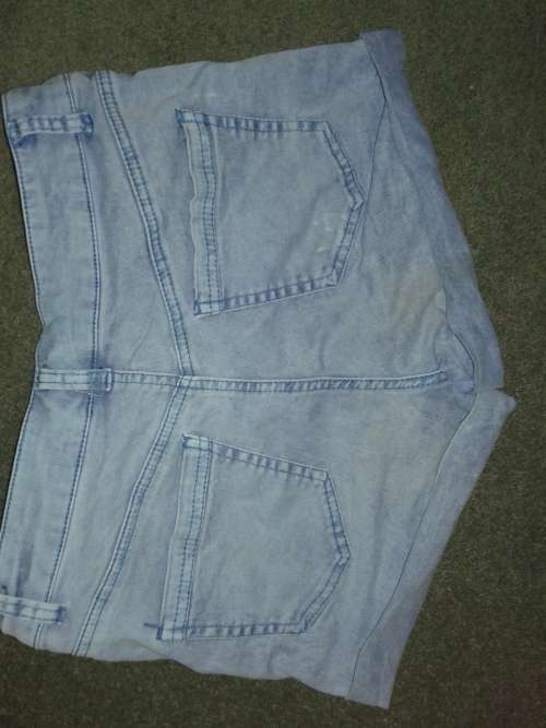 LADIES DENIM SHORTS TO FIT SIZE 32/34