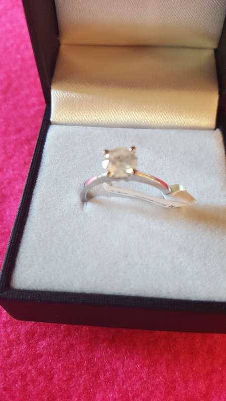 DIAMOND RING