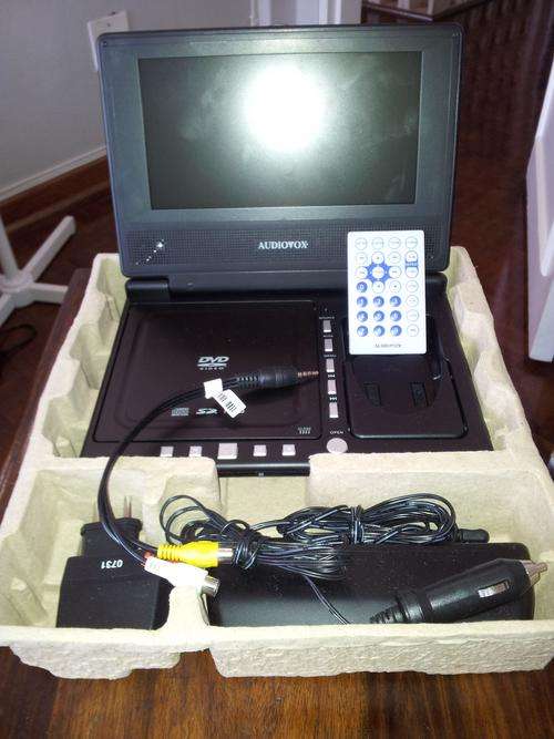 Audiovox 8" Portable DVD Player with older iPod support (D8000IP)