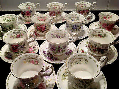 COMPLETE SET . Flowers of the month Royal Albert . mint condition