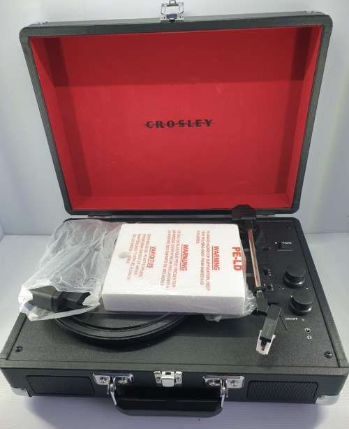 Crosley Bluetooth 3 speed Record player . UNUSED
