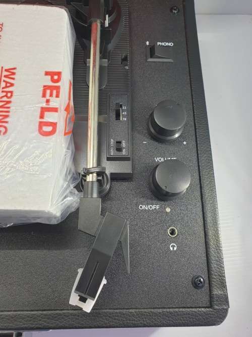Crosley Bluetooth 3 speed Record player . UNUSED