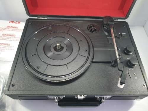 Crosley Bluetooth 3 speed Record player . UNUSED