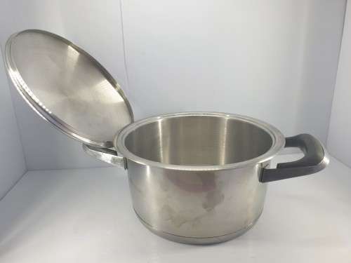 Lifetime guarantee on cookware  .....AMC COOKWARE  ...20 CM High