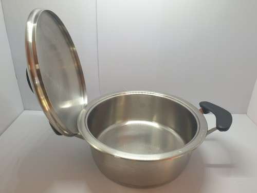 AMC cookware  .....20CM * 8.5 CM