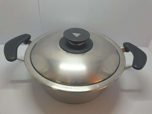 AMC cookware  .....20CM * 8.5 CM