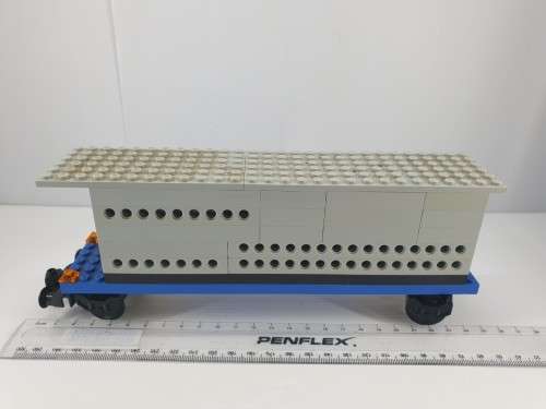 LEGO TRAINSET . WITH MOTOR AND BATERY PACK