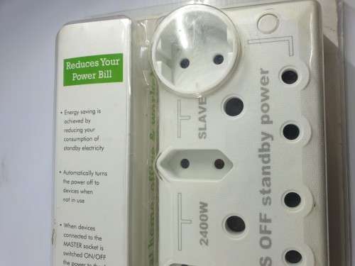 Energy saving multiplug with smart function