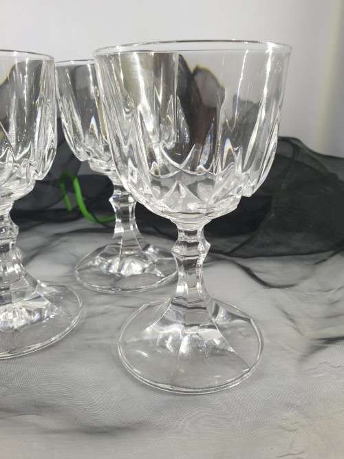 Set of four stunning crystal glasses