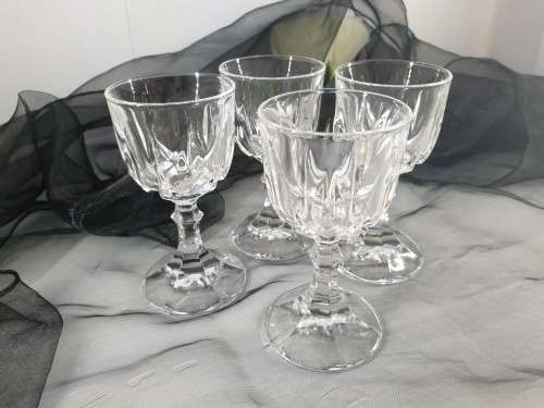 Set of four stunning crystal glasses