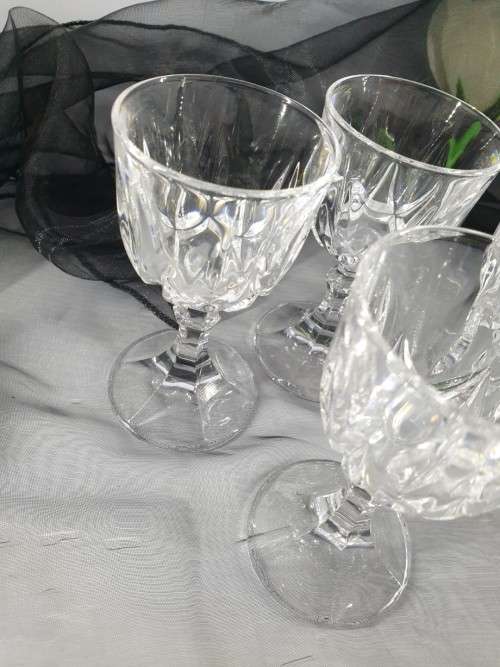 Set of four stunning crystal glasses