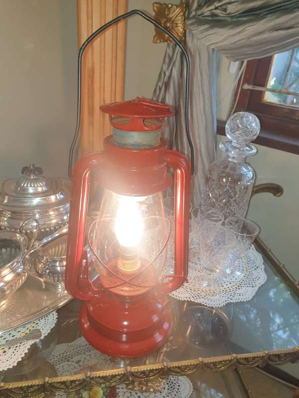 Stunning electrified Huricane lamp