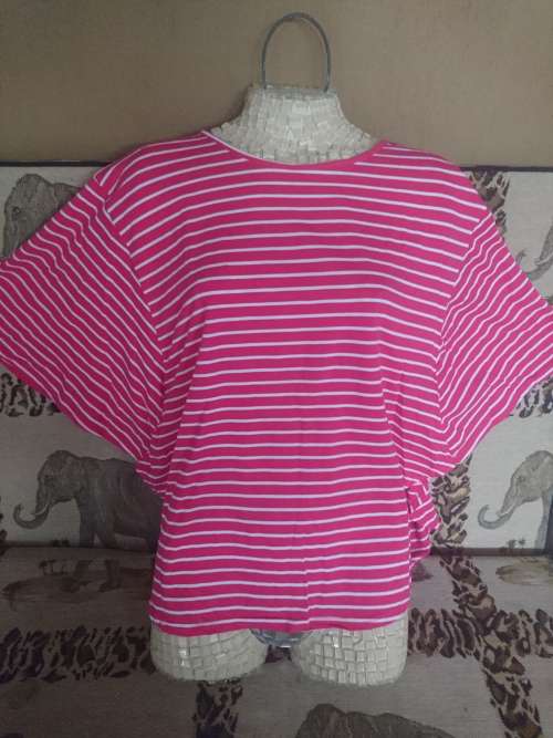Pink and White striped Incync Ladies T-Shirt with Batwing-sleeves Size XL (Very good condition)