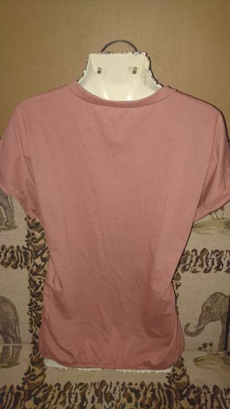 Pretty Ladies Gold-Printed Pink/Plum-colored T-shirt Size XL