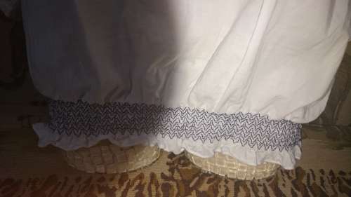 Pretty White Woolworths Blouse with Embroidery details Size 18 Very good condition!!