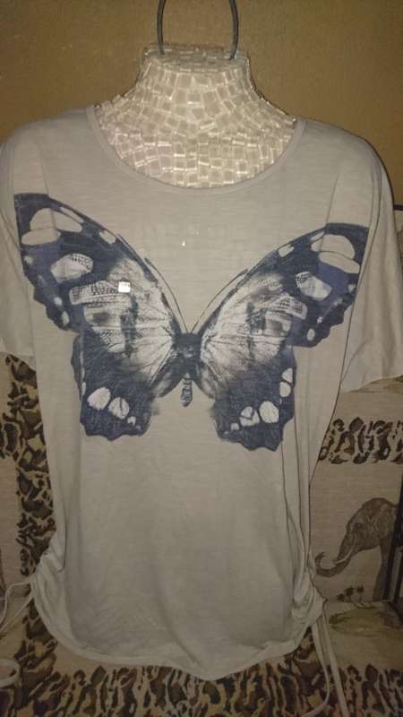 AS NEW!! Pretty Beige Side-Drawstring Ladies T-Shirt with Butterfly print Size 18 / 42
