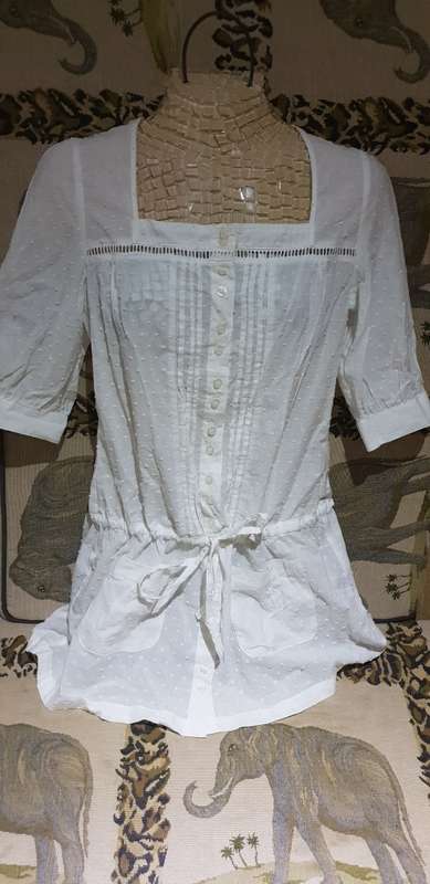 BRAND NEW!! Cute White Ladies Blouse with drawstring-waist Size Large