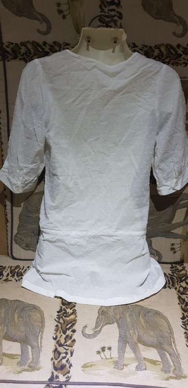 BRAND NEW!! Cute White Ladies Blouse with drawstring-waist Size Large