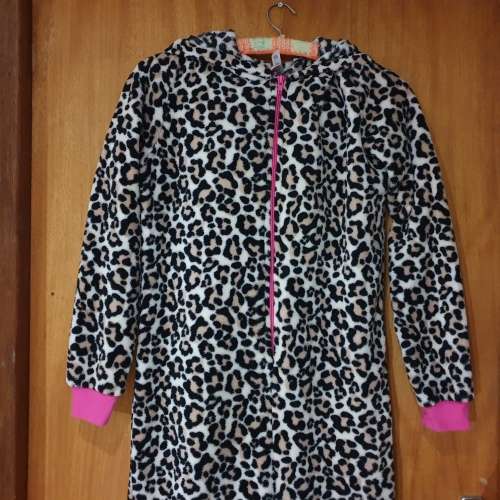 AS NEW!! Cute animal-printed Onesie Size XL