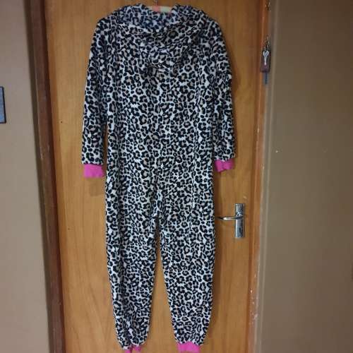AS NEW!! Cute animal-printed Onesie Size XL