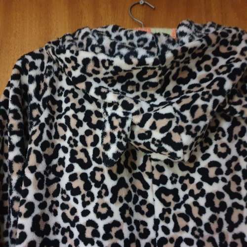 AS NEW!! Cute animal-printed Onesie Size XL