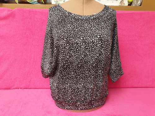 AS NEW!! Printed black and white Ladies Blouse Size 42