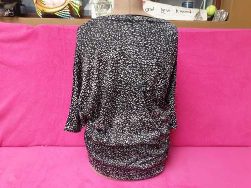 AS NEW!! Printed black and white Ladies Blouse Size 42