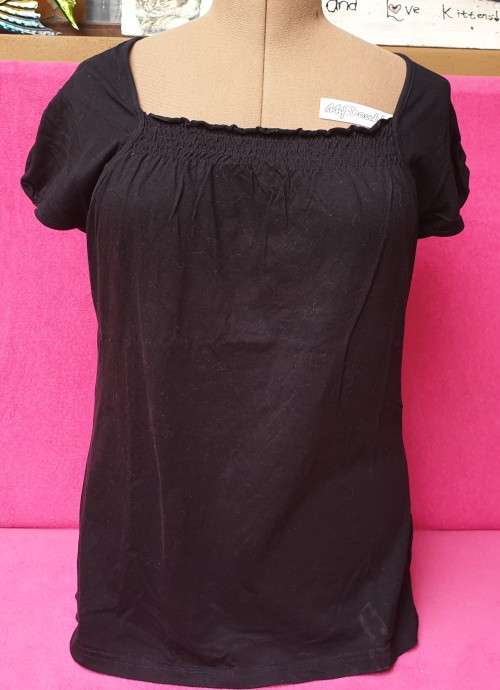 Cute Ladies Black T-Shirt with Rouche-detail in front Size XXL