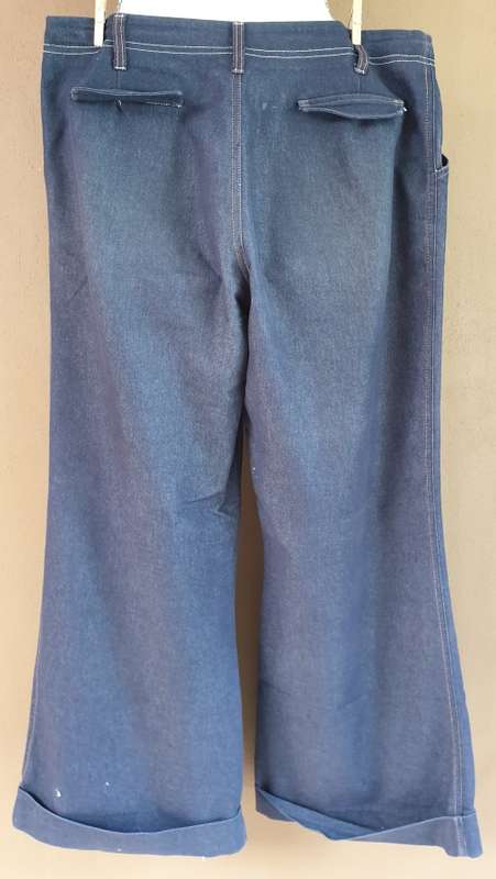 Ladies Dark Blue Wide-leg "Foschini" Jeans Size 14 (71% Cotton, 25% Polyester, 4% Spandex)
