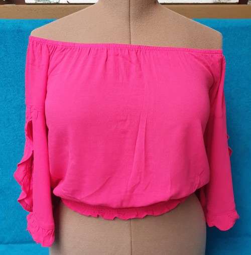 AS NEW!! Pretty pink Ladies `The Fix` Off-shoulder Blouse Size 10
