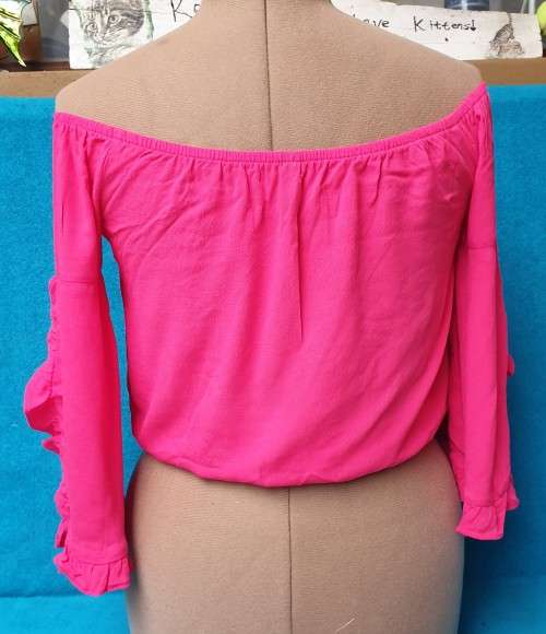 AS NEW!! Pretty pink Ladies `The Fix` Off-shoulder Blouse Size 10
