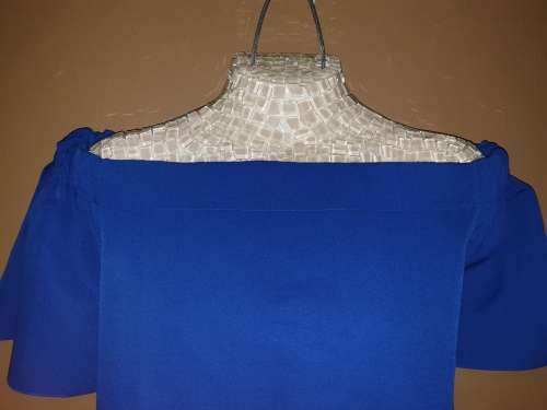 AS NEW!! Lovely Blue Ladies Off-shoulder Blouse with back-detail Size XL