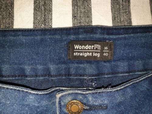 Ladies `WonderFit` Straight Leg Jeans Size 16 / 40 (Small hole on knee)