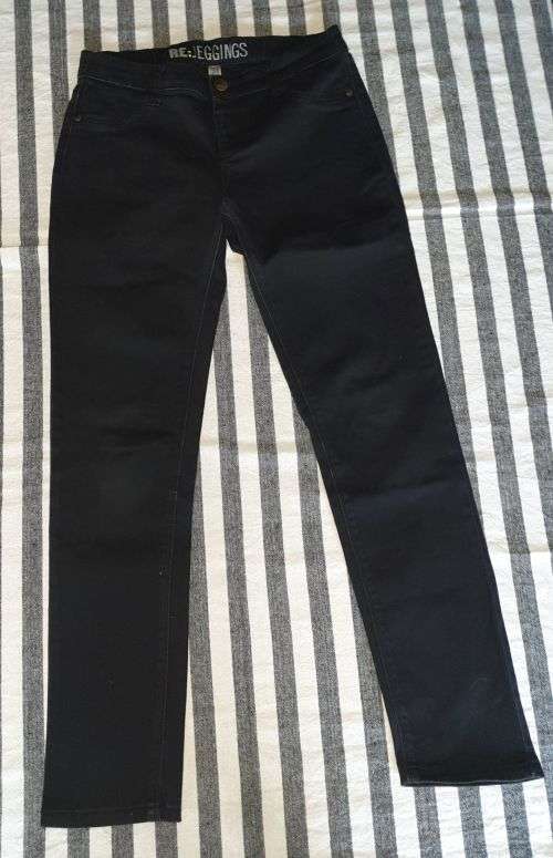 AS NEW!! Girls Black "Woolworths RE" Jeggings Age 13-14