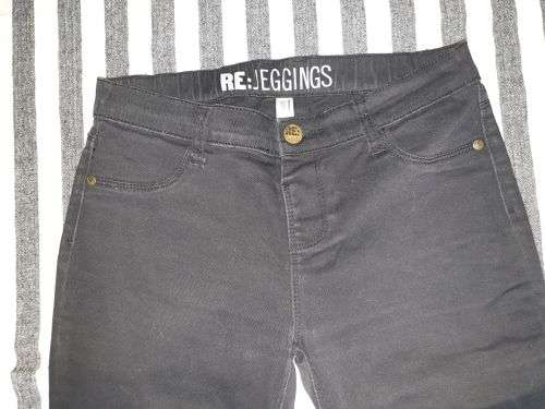 AS NEW!! Girls Black "Woolworths RE" Jeggings Age 13-14