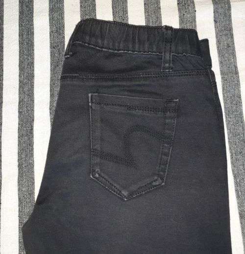 AS NEW!! Girls Black "Woolworths RE" Jeggings Age 13-14