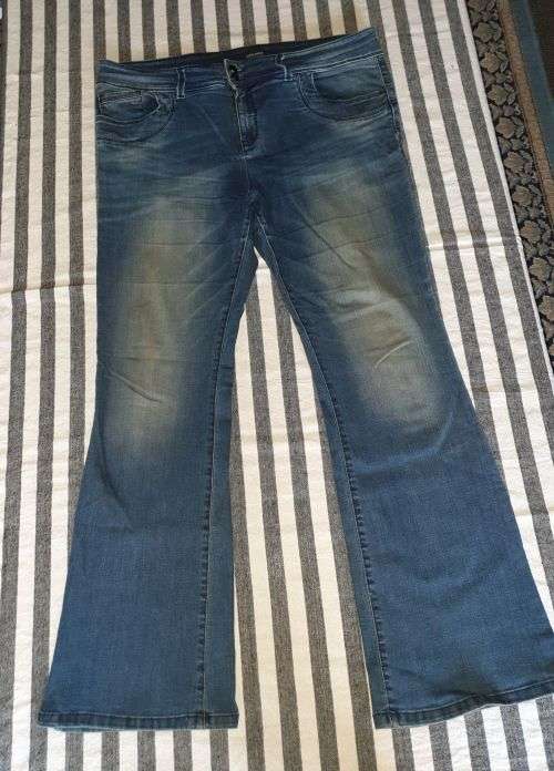 Ladies "David Jones" Jeans Size 16