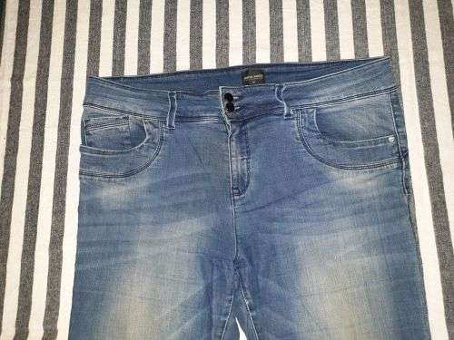 Ladies "David Jones" Jeans Size 16