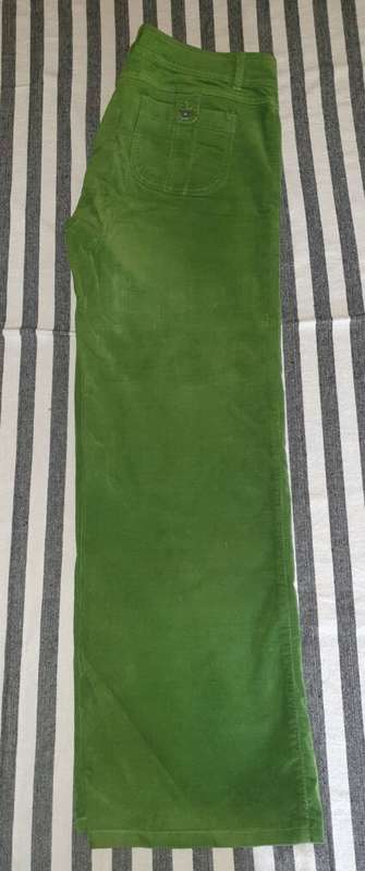 AS NEW!! Ladies Green Corduroy Wide-leg Pants Size 38