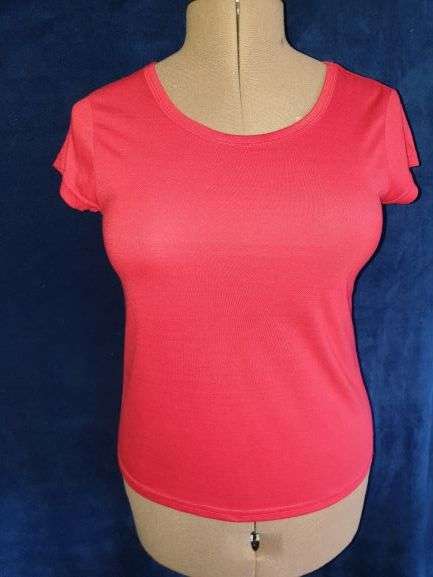 AS NEW!! Girls Red "Spiral" T-shirt Age 13-14 Years