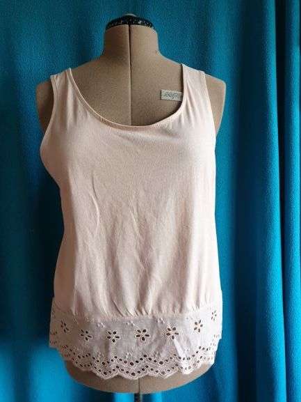 BRAND NEW!! Ladies Salmon Sleeveless Top with Anglaise Decoration Size 42